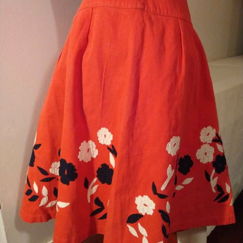 Vintage midi skirt with flower aplique, Size 14